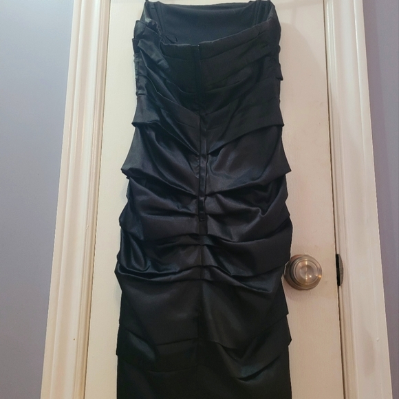 Le Chateau dress - Picture 2 of 3